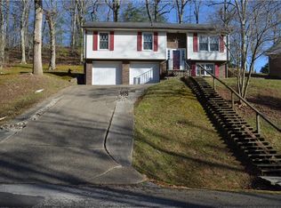 933 Midway Dr, Dunbar, WV 25064