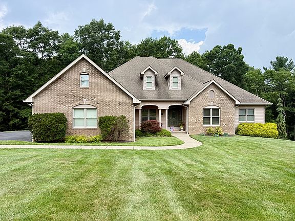 2nd image of 27 Chestnut Dr