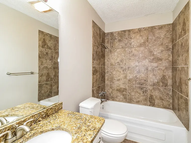 1905 Oakhurst Ave — Photo 13