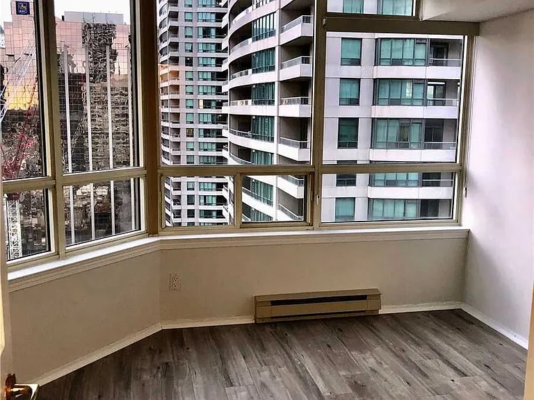 30 Greenfield Ave #2001 — Photo 10