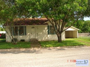 1907 E Saint Lawrence St, Gonzales, TX 78629
