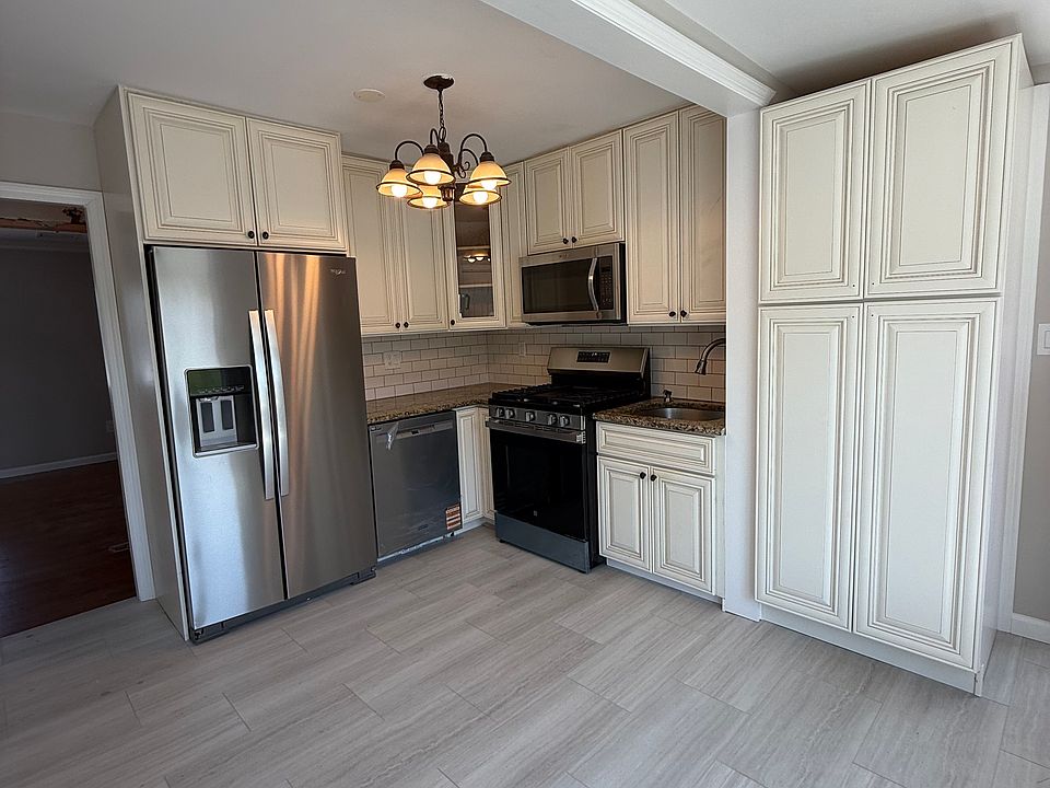 Kitchen with Pantry and new stainless steal appliances