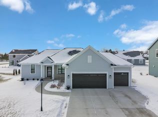 2689 Mapleton AVENUE, East Troy, WI 53120