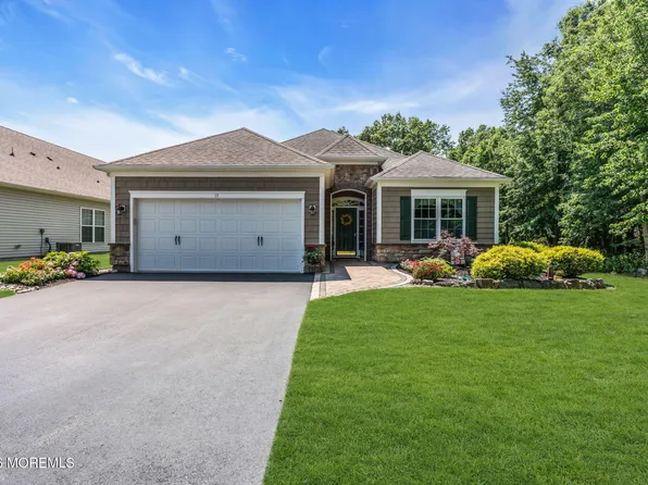 19 W Rossini Court, Farmingdale, NJ 07727