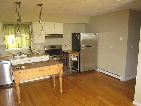 2nd image of 907 E Broadway Unit 3