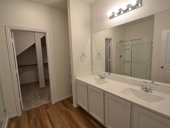 4th image of 132 Zion Dr