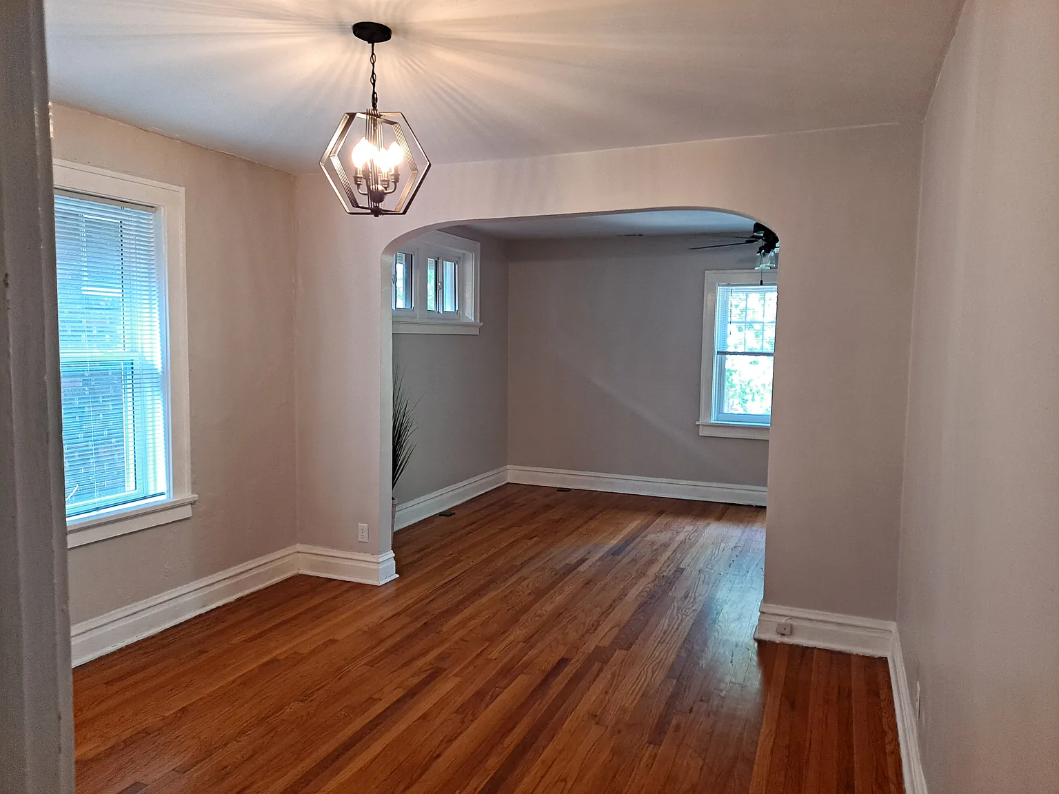 2 bed, 1100 sqft, $1,300 — Photo 3