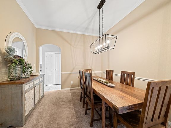 3rd image of 803 Scarlet Oak Ct