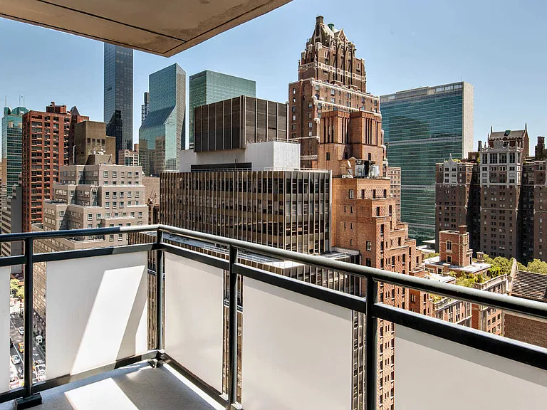 245 E 40th St #18C — Photo 9