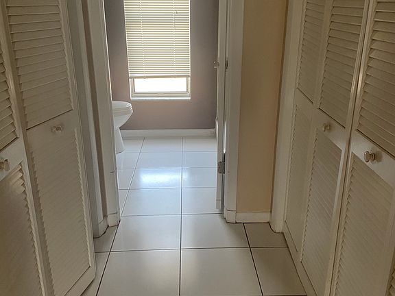 5th image of 229 W Queencup Ct