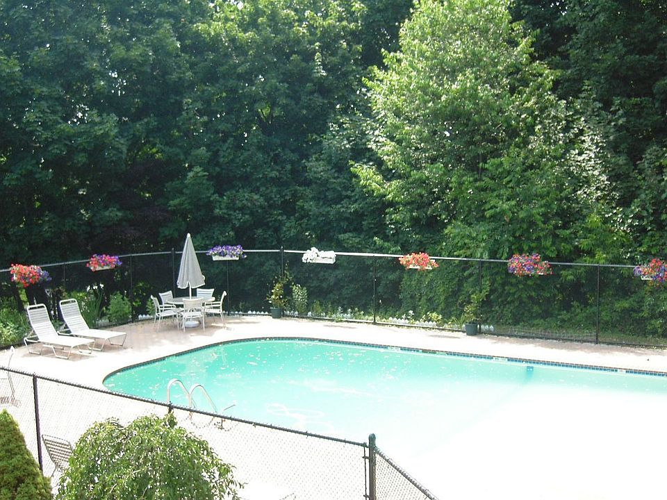 Lawrence Park Pool
