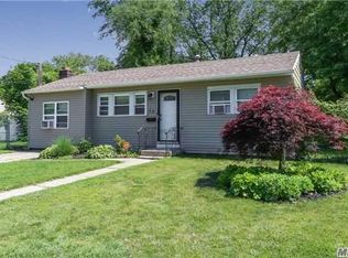 28 18th Ave, Bay Shore, NY 11706