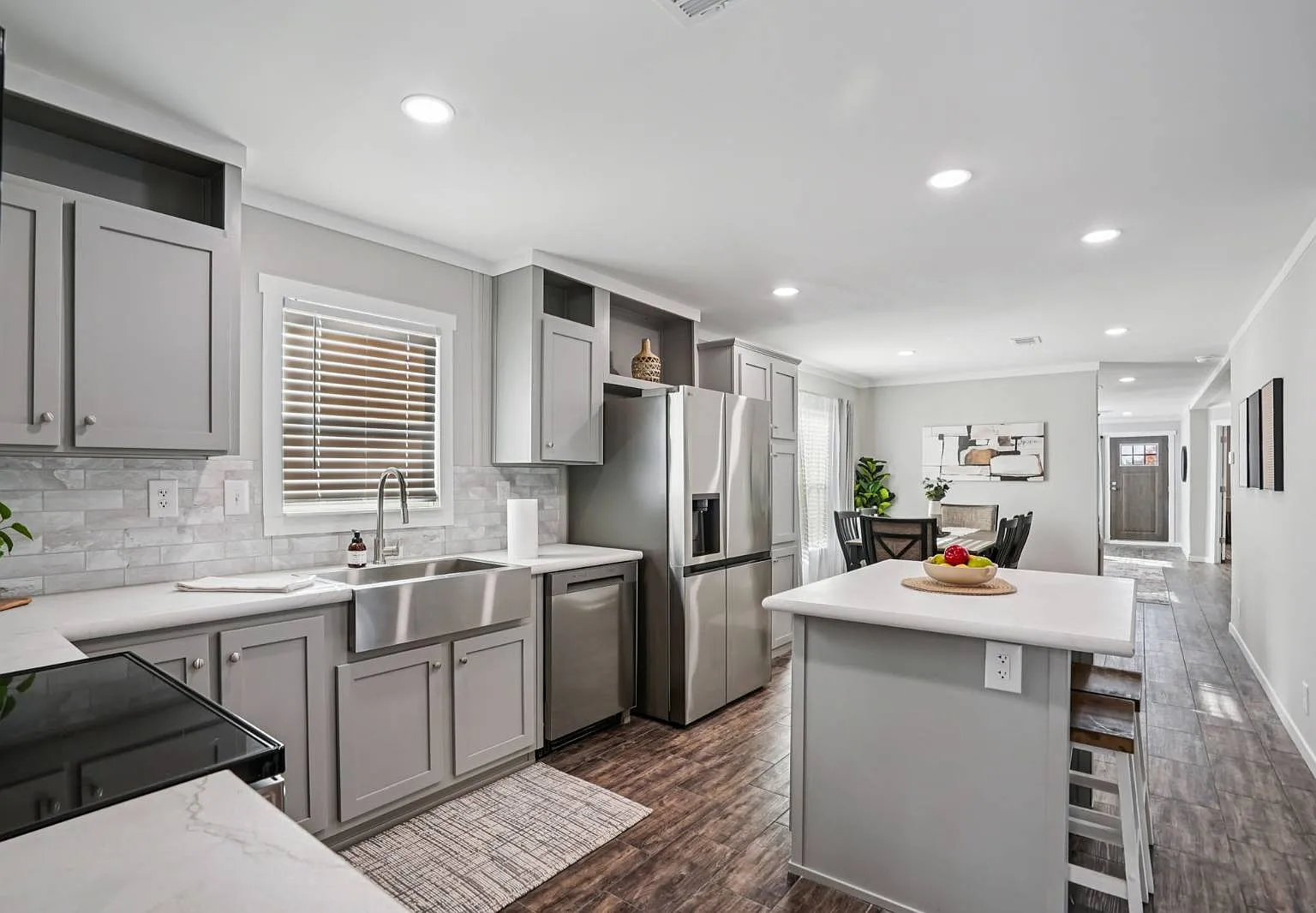 3 bed, 2.0 bath, 1632 sqft, $2,395 — Photo 2