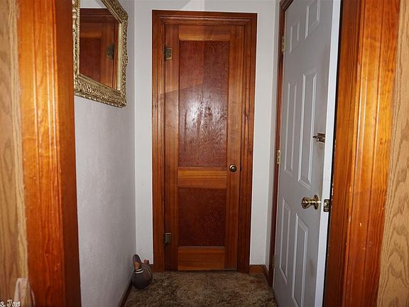 4th image of 104 N Olive St