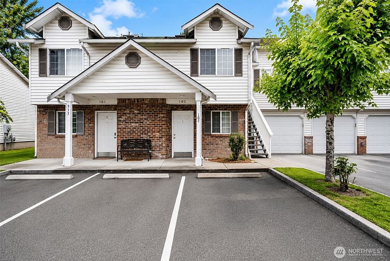 2nd image of 933 4th Avenue N #102