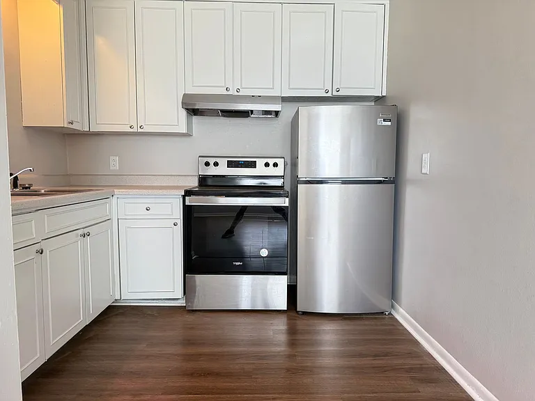 Executive House Apartments — Photo 55