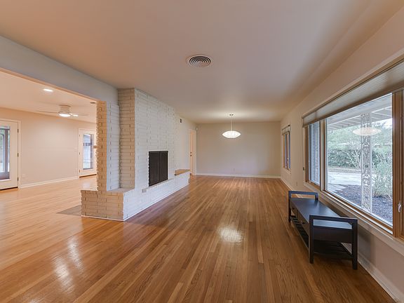 4th image of 326 Rockhill Dr