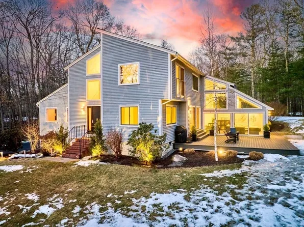 146 Martin St, Carlisle, MA 01741