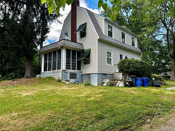 3rd image of 237 Windsor Highway