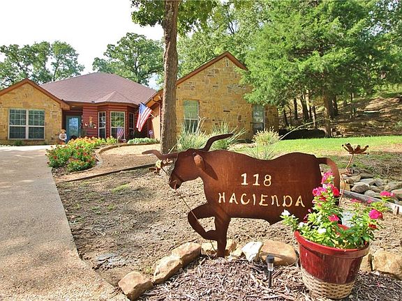 3rd image of 118 Hacienda Dr