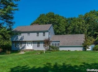 15 Bobs Ln, Setauket, NY 11733