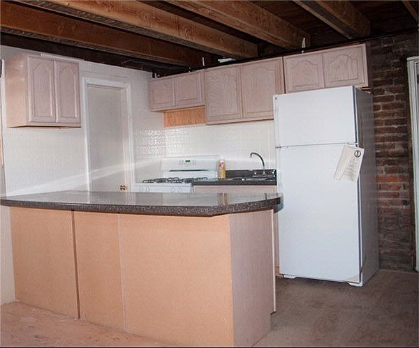 2nd image of 7 Dewindt St