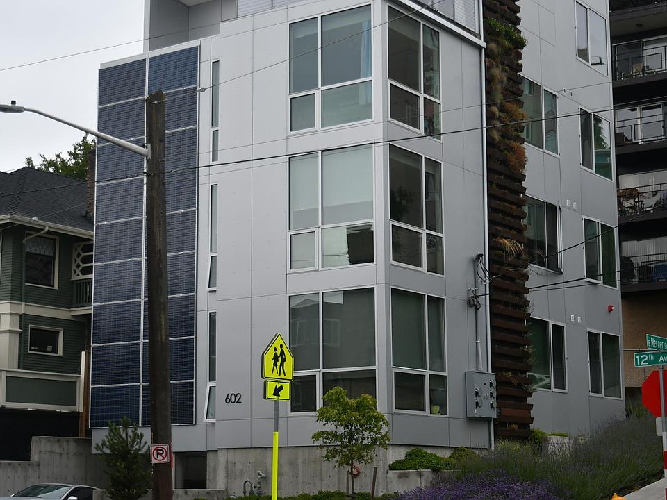 Top floor unit with private view deck