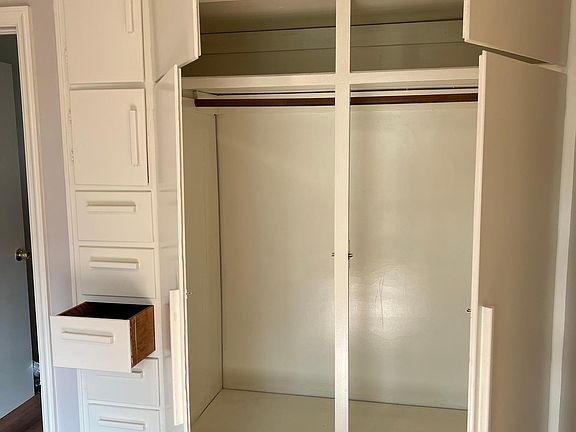 3rd image of 224 S Lincoln Park Dr #B