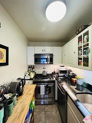 Rented by Manhattan Realty Group | media 4