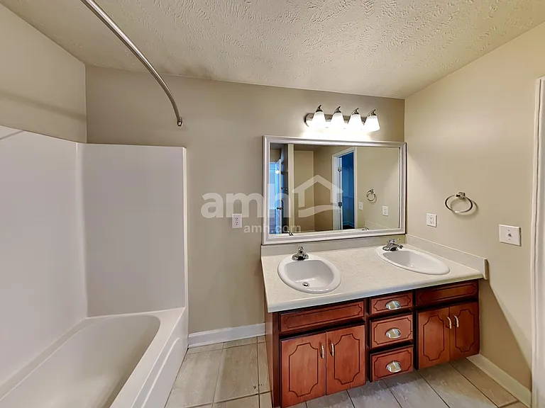 5031 Jillson Ct — Photo 11