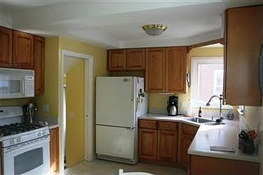 3rd image of 294 E 323rd St