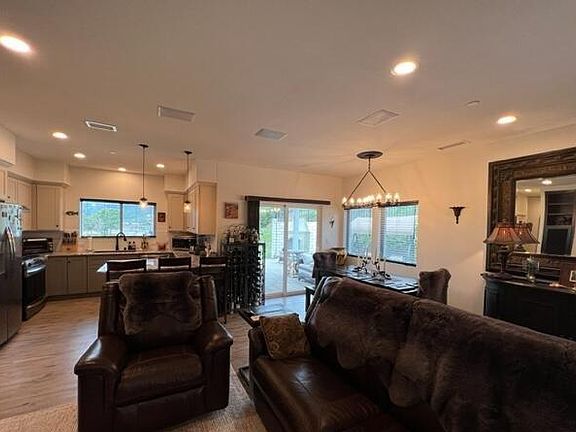 4th image of 370 Los Cabos Ln