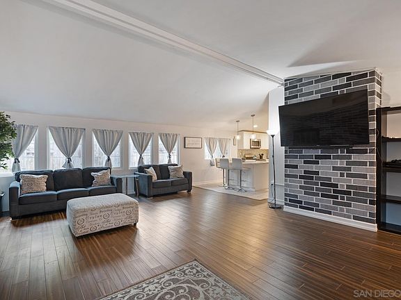 3rd image of 6111 Howell Dr