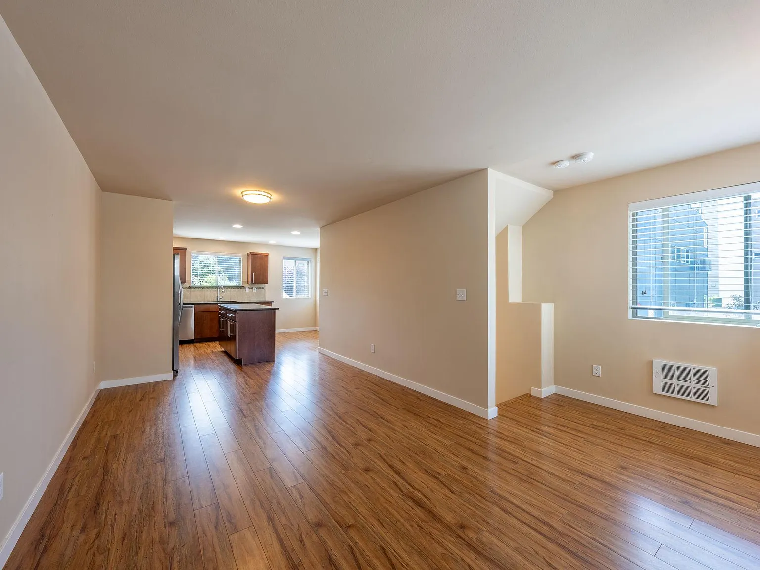 3 bed, 1320 sqft, $3,095 — Photo 2
