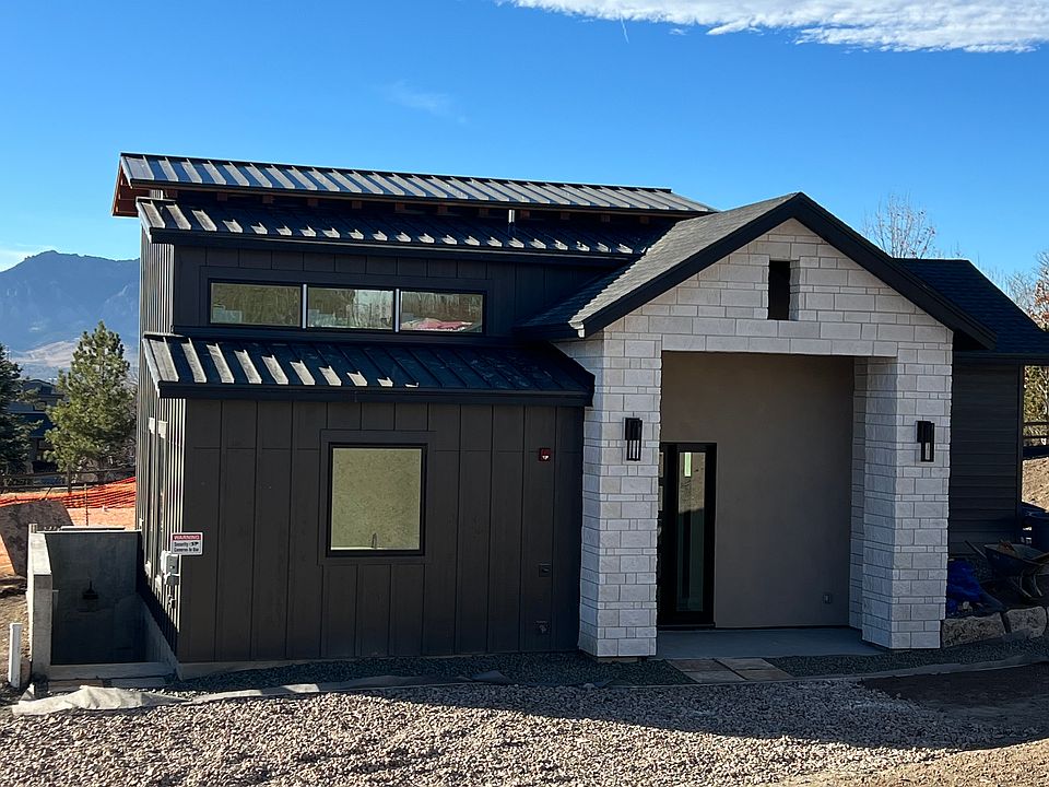 1st image of 657 Paragon Dr