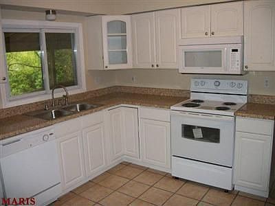 3rd image of 758 Aramis Dr