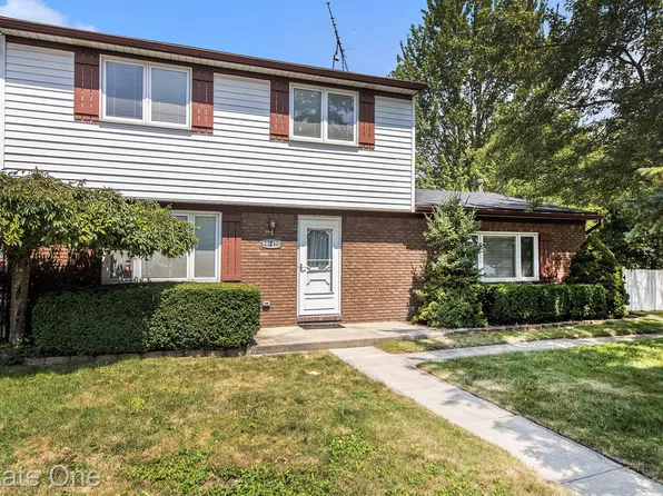 23160 Meadows Ave, Flat Rock, MI 48134