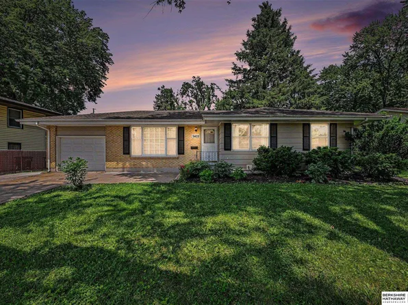 9428 Meadow Dr, Omaha, NE 68114