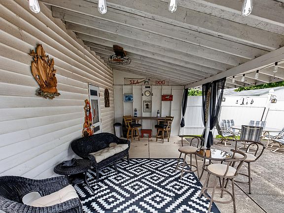5th image of 121 Sandpiper Ave