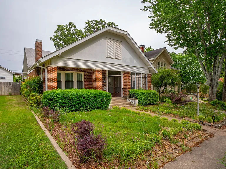 303 N Woodrow St — Photo 31