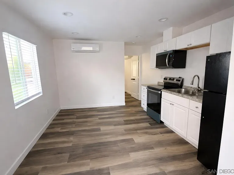 636 N Aster St — Photo 3