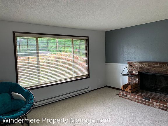3rd image of 2128 NW Clinton Ave