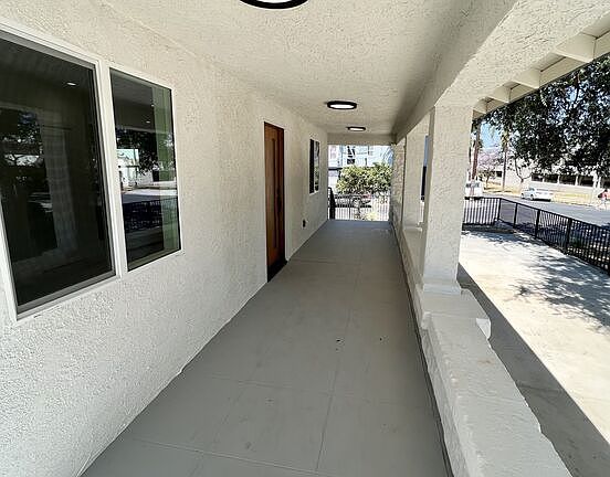 3rd image of 4062 Marathon St
