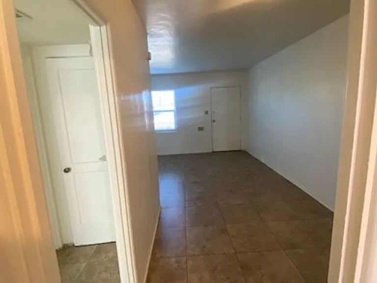 1505 N 15th Ave — Photo 6