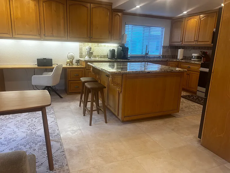 7825 Seaglen Dr — Photo 15