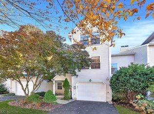 7 Delaware Ln, Branchburg, NJ 08876