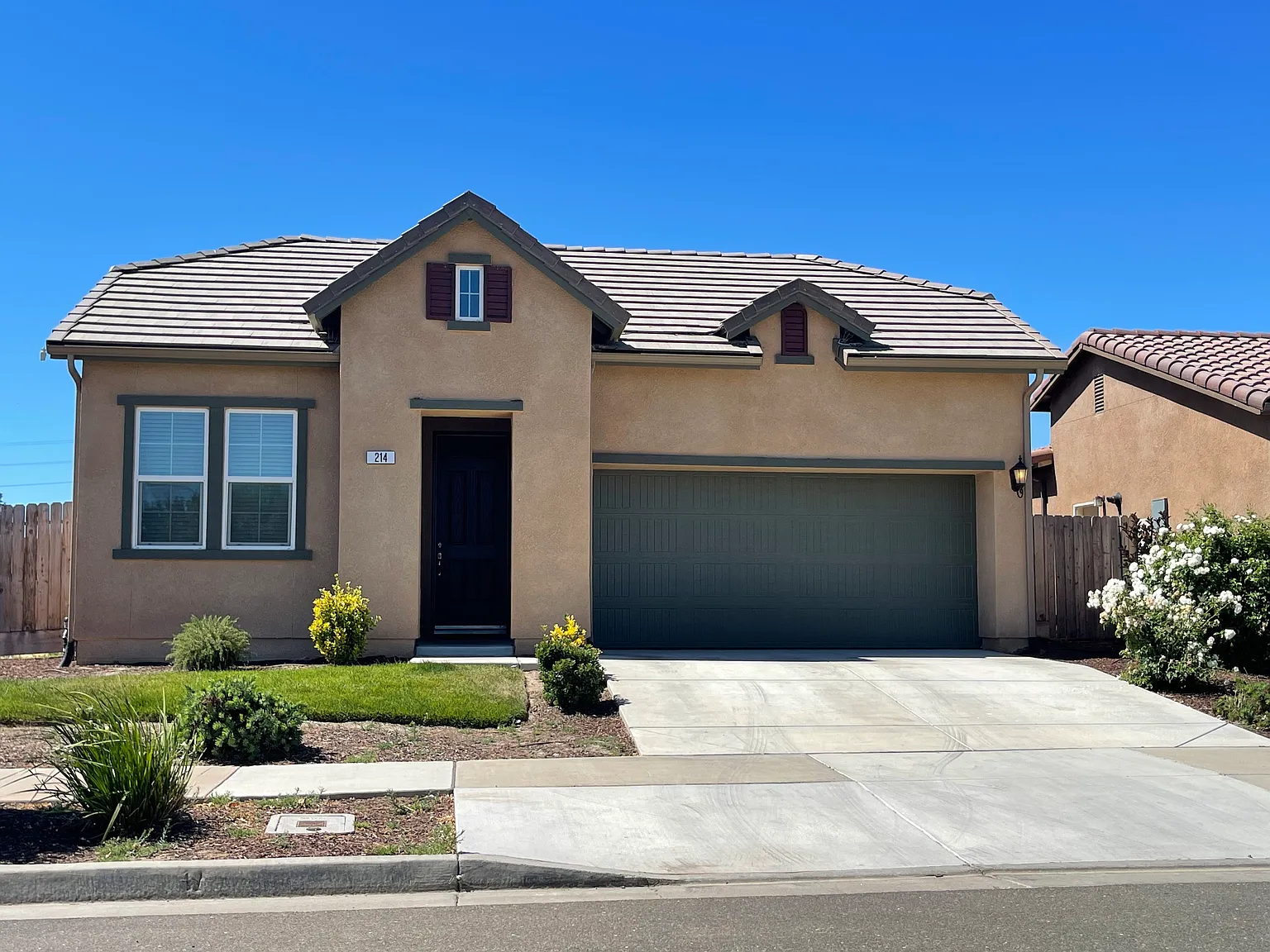 4 bed, 1617 sqft, $2,400 — Photo 1