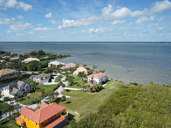 4th image of 625 River Moorings Dr
