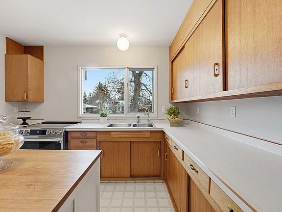 5th image of 67 Woodlark Dr SW