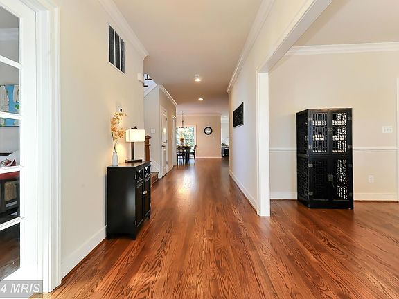 3rd image of 2209 Ivor Ln